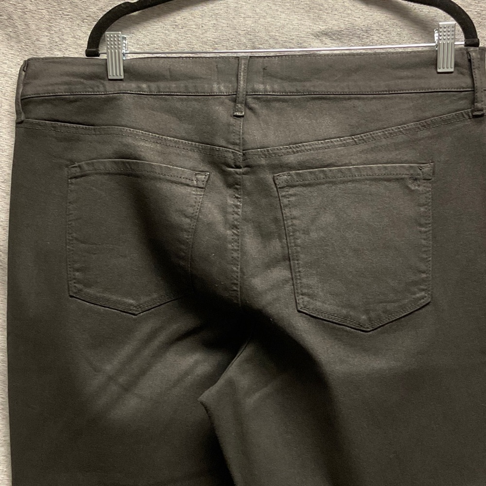 Women's Black waxed textured Flared Jeans - Picture 10 of 10